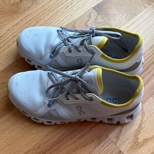 On Running White and Gray Athletic Shoes